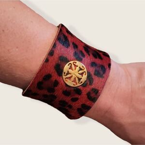 NIB Calfskin Dark Red Leopard 2" - Gold with Gold Logo